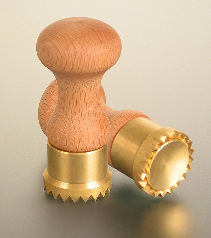 Ravioliform, trä/mässing, rund med tandad kant, 38 mm, 1 st