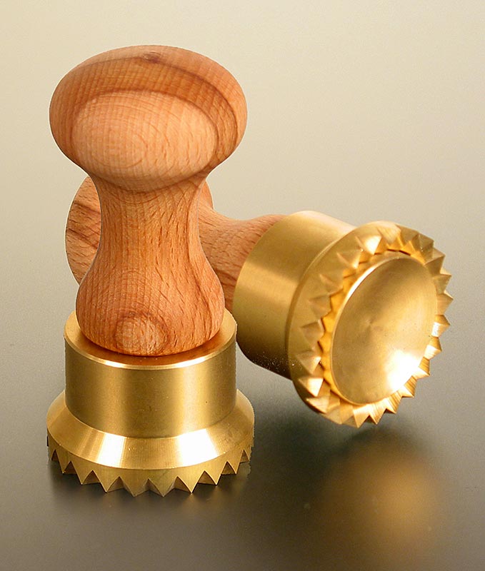 Ravioliform, trä/mässing, rund med tandad kant, 50 mm, 1 st