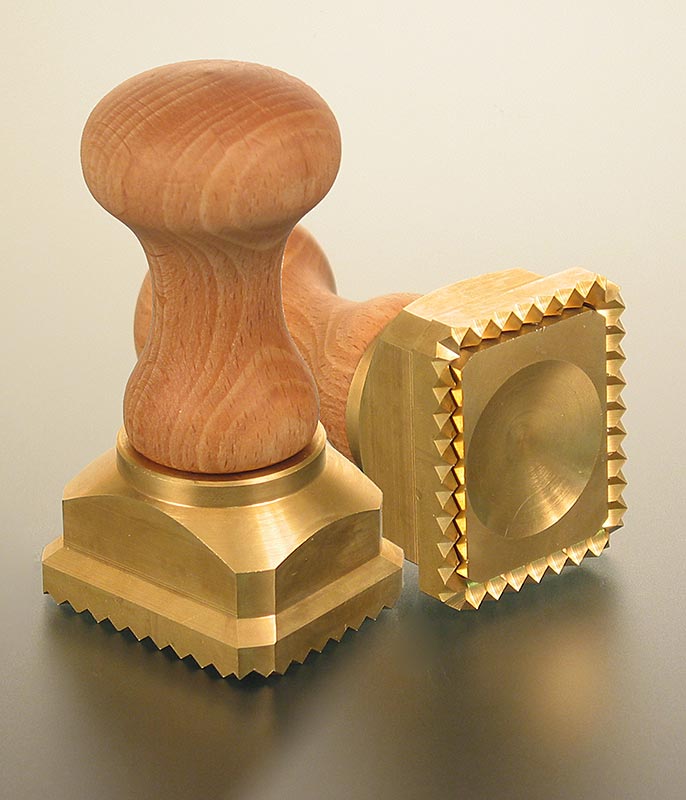 Ravioliform, trä/mässing, rektangulär med tandad kant, 45x55 mm, 1 st