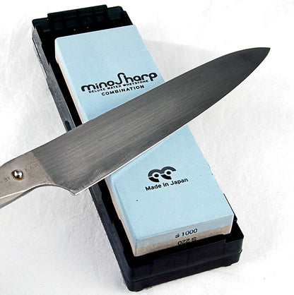 Mino Sharp slipsten (vatten) kombinationssten 220/1000, med plasthållare, nr 471, 1 St